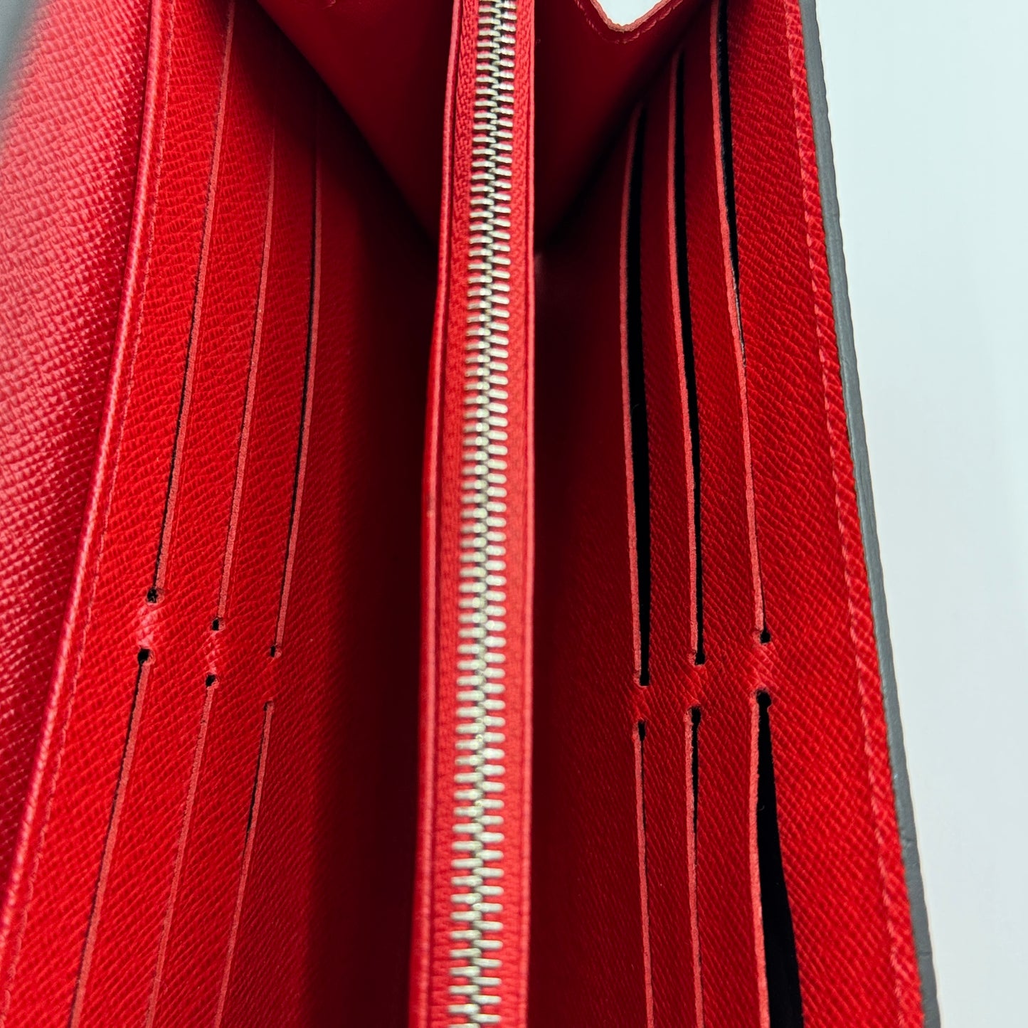 Coquelicot Epi Leather Twist Walle