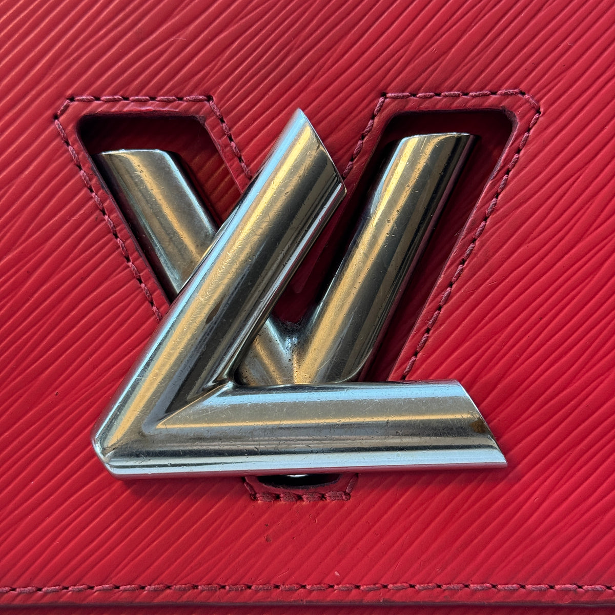 Louis Vuitton Epi Twist MM — view 5 of 8 Epi Twist MM, view 5 of 8