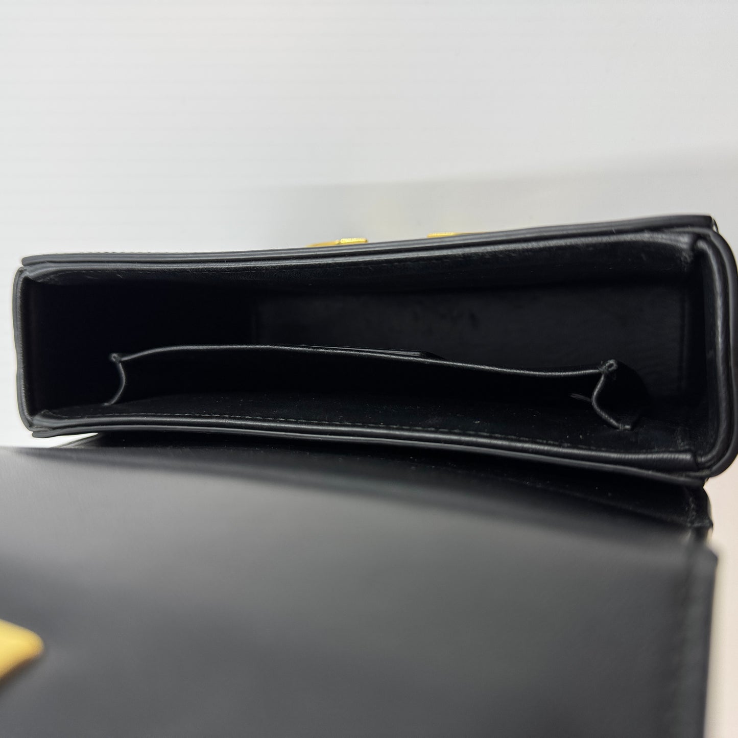 Box Calfskin 30 Montaigne Box Bag Black