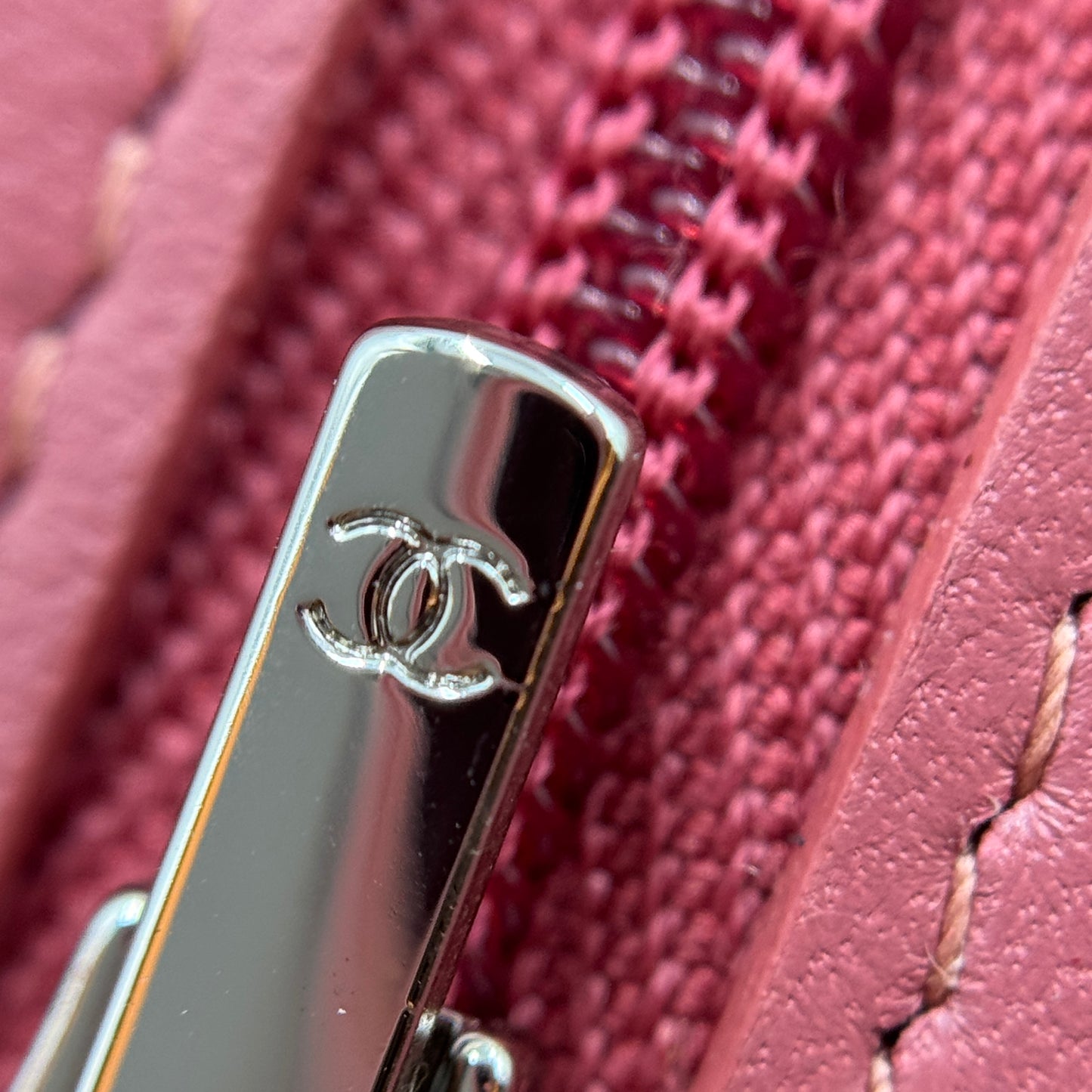 Lambskin Wallet on Chain WOC Dusty Pink