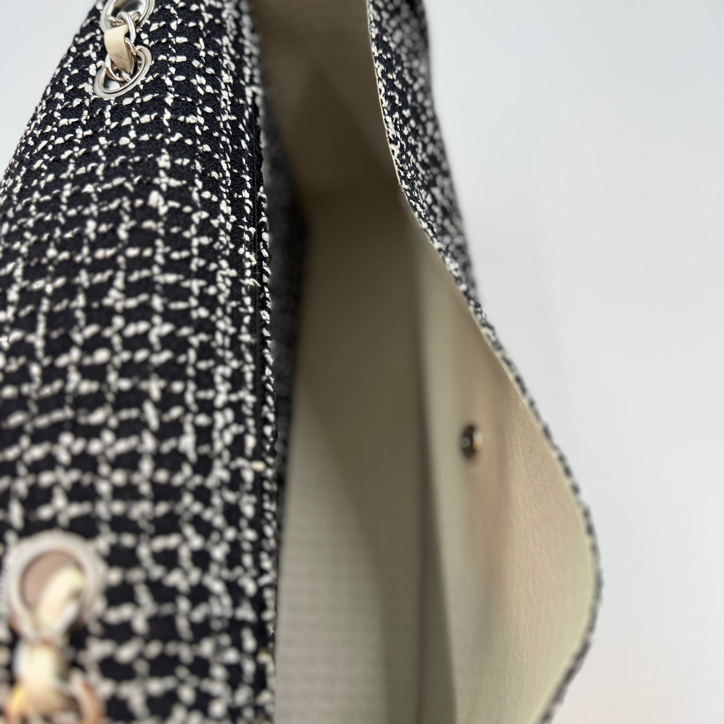 Tweed Medium Single Flap Black White