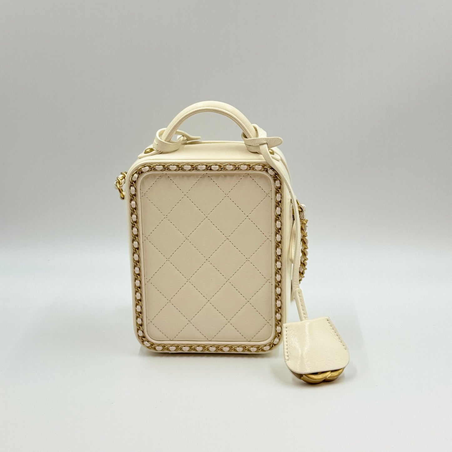 Filigree Vertical Vanity Case Quilted Goatskin with Chain Detail （Year2020）
