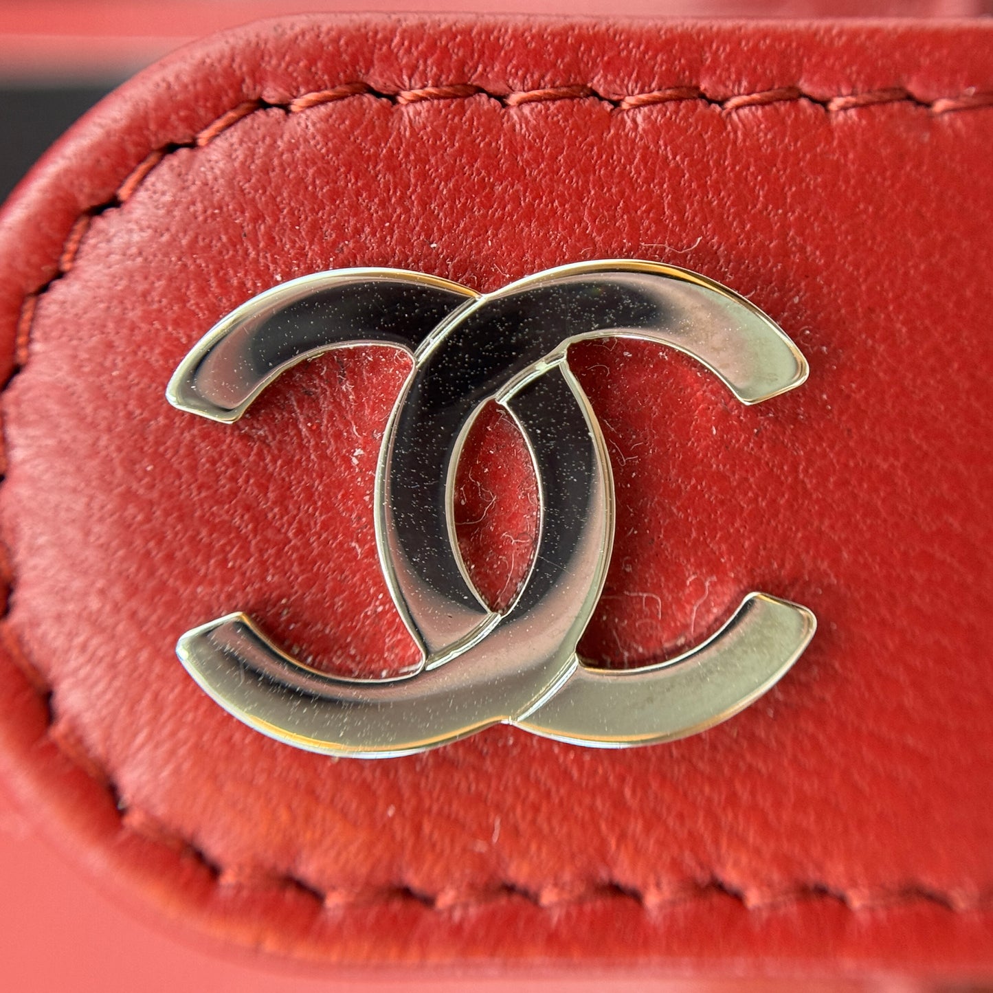Lambskin Camellia Embossed Zipped Pocket Wallet Red
