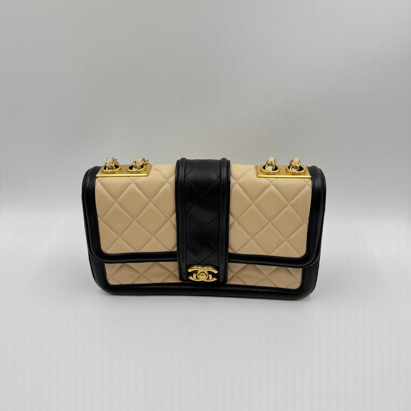 Lambskin Quilted Medium Elegant CC Flap Beige Black