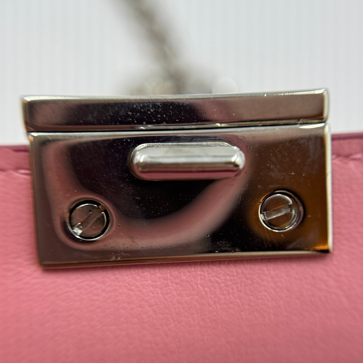 Elektra City Calf Wallet on Chain Pink