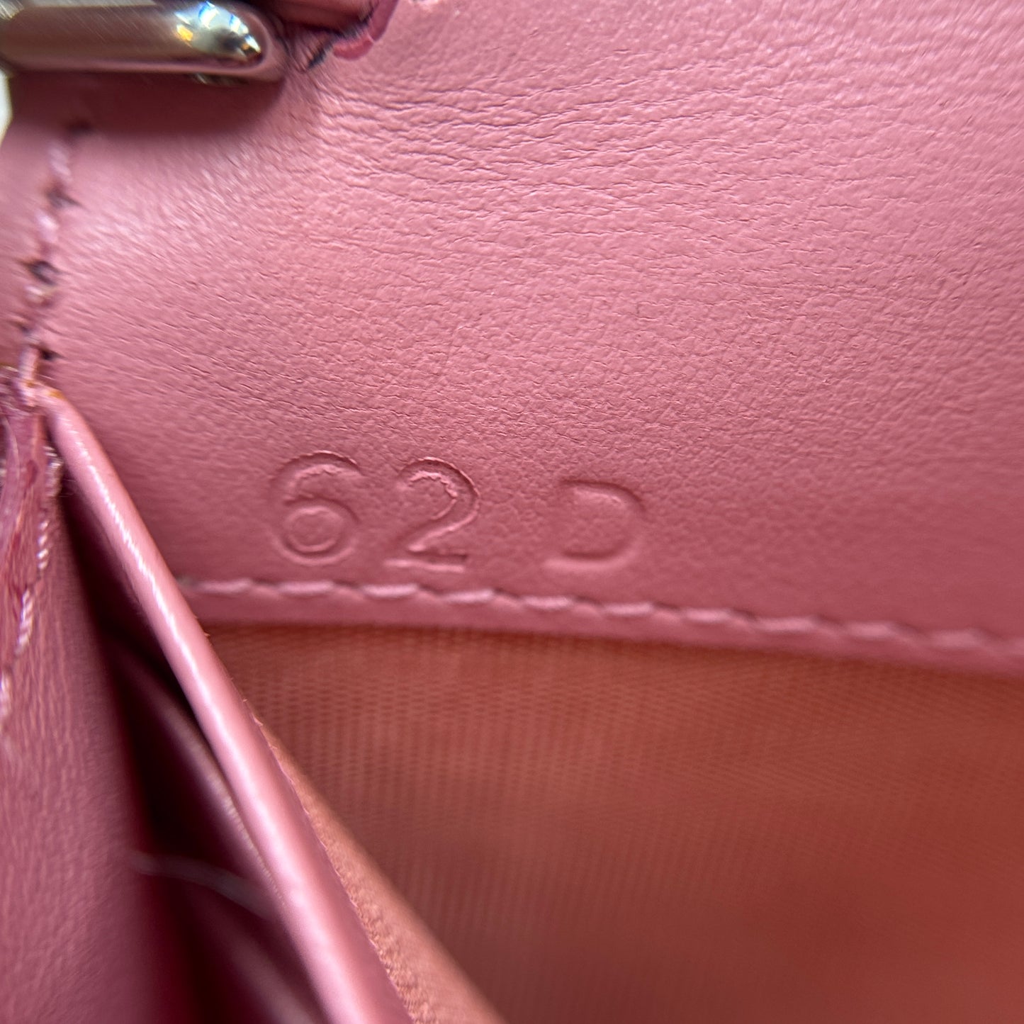 Elektra City Calf Wallet on Chain Pink