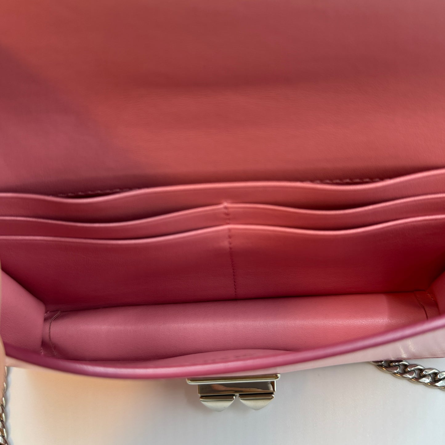 Elektra City Calf Wallet on Chain Pink