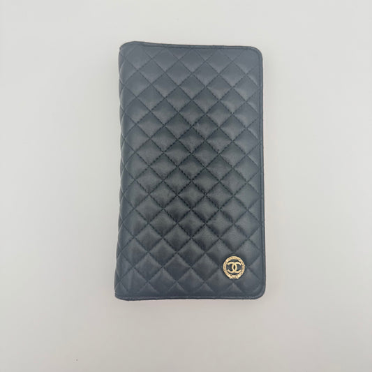 Chanel Diamond Quilted Crest Wallet Black