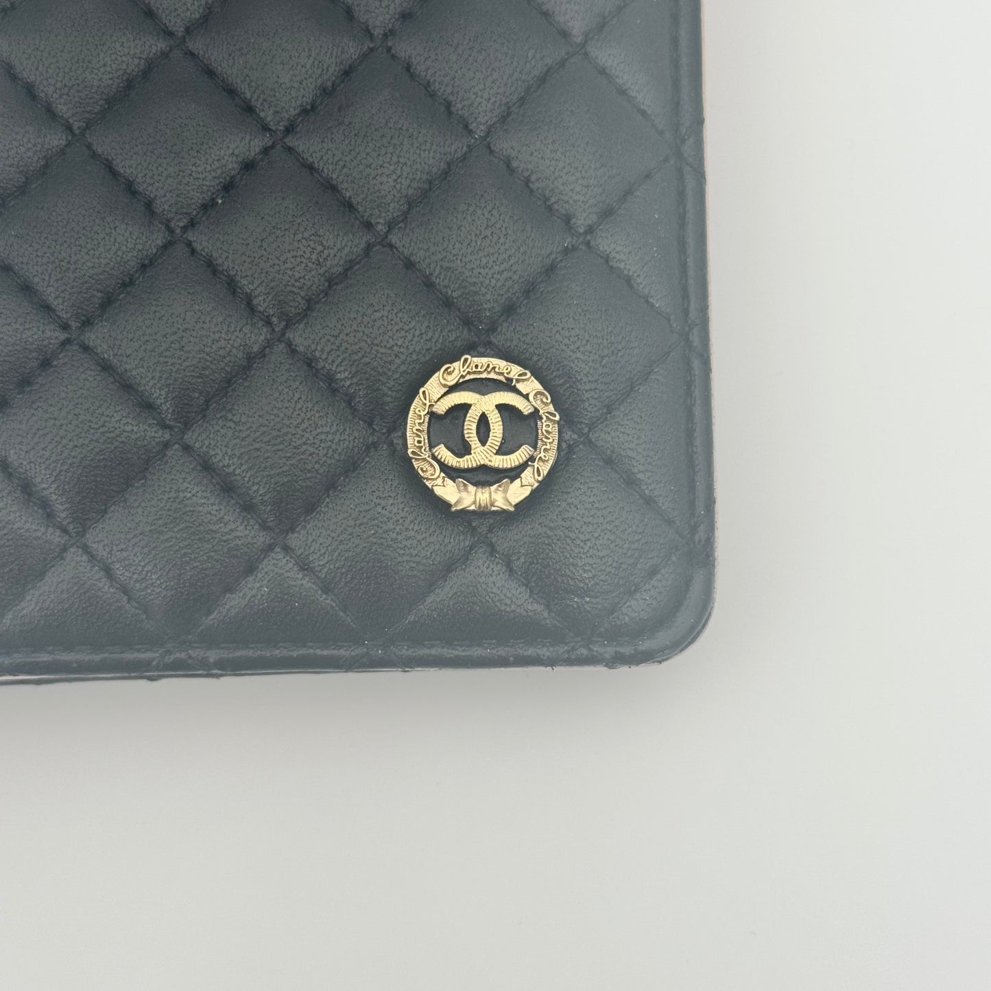 Chanel Diamond Quilted Crest Wallet Black