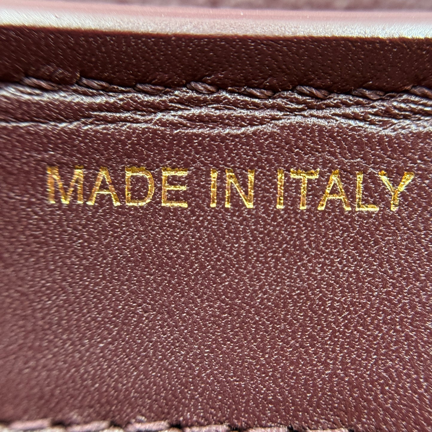 Satin Baby Grained Calfskin Small Trapeze Carmin