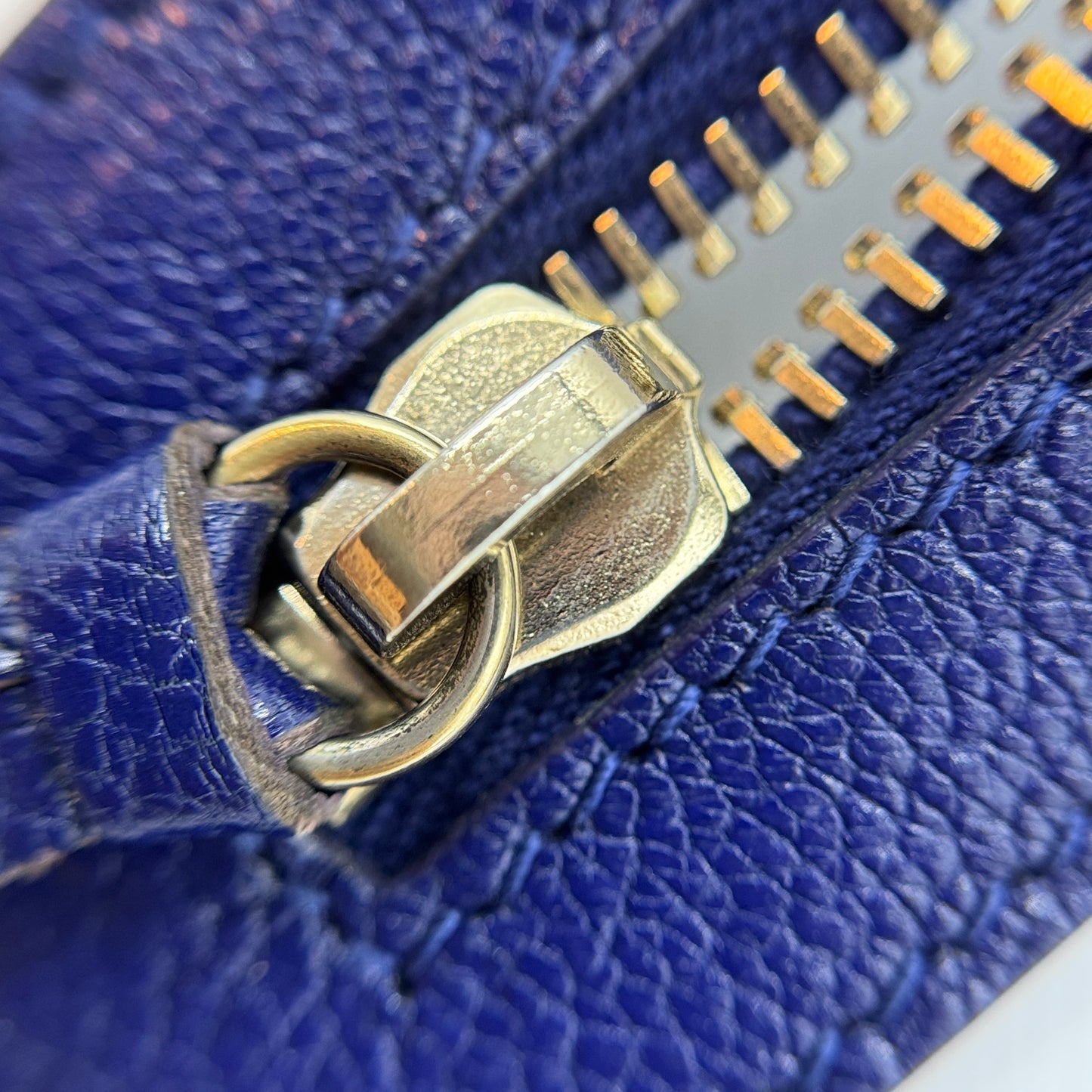 Agneau Gold Hardware Metallic Edge City Bleu Roi