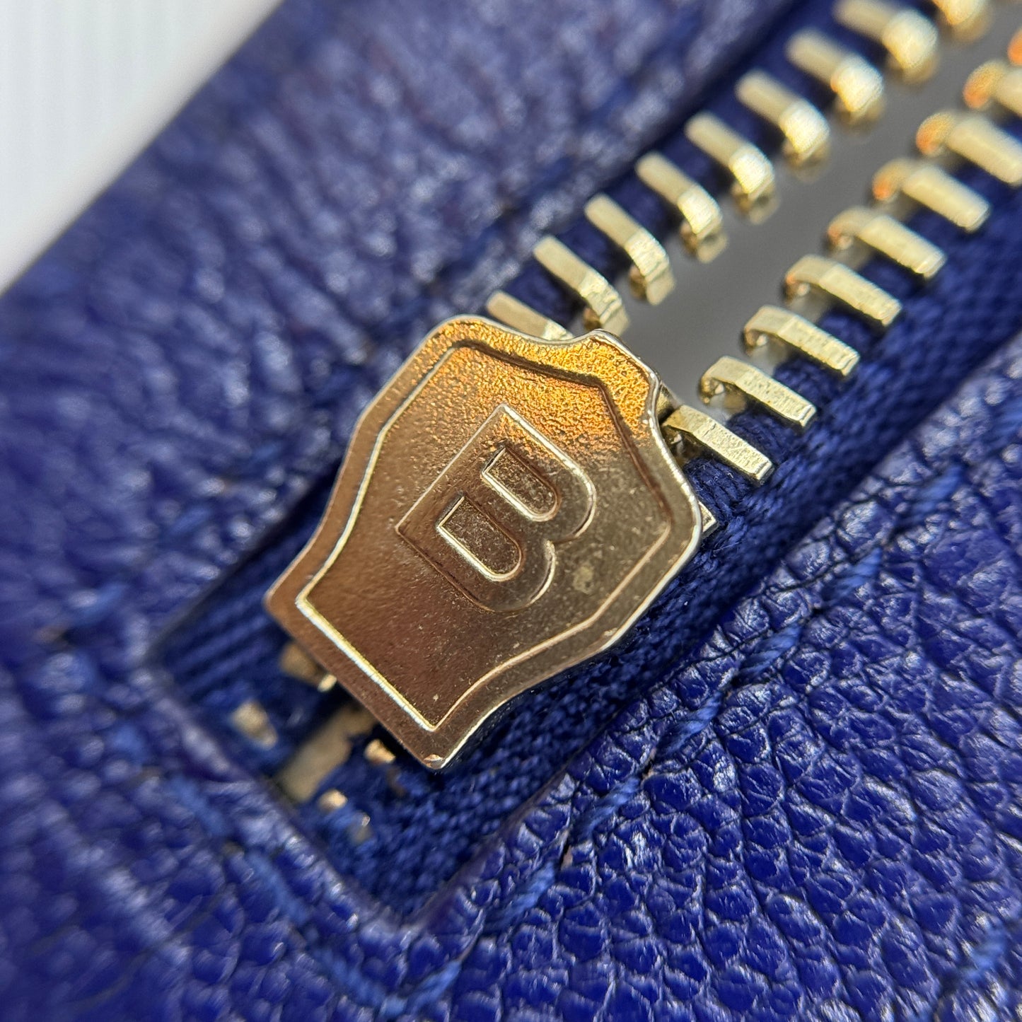 Agneau Gold Hardware Metallic Edge City Bleu Roi