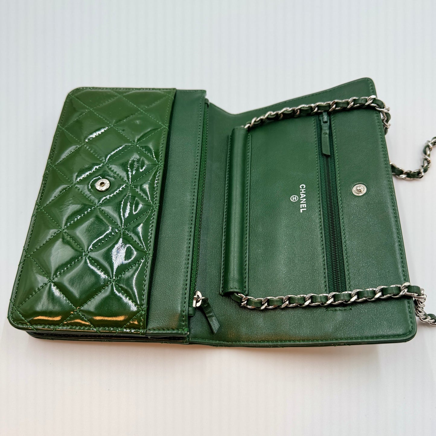 Patent Quilted Wallet On Chain WOC Forest Green