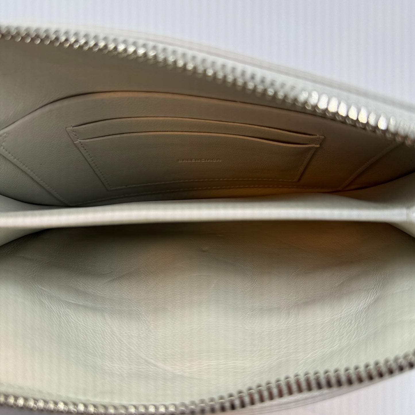 Women's Neo Classic Multipouch With Strap In White