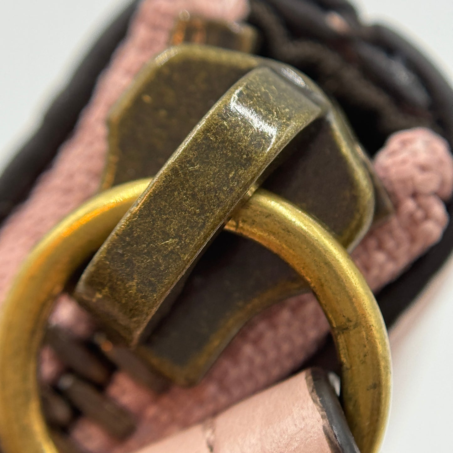 Gucci Blind For Love Zipped Pouch Bag in Pink Leather