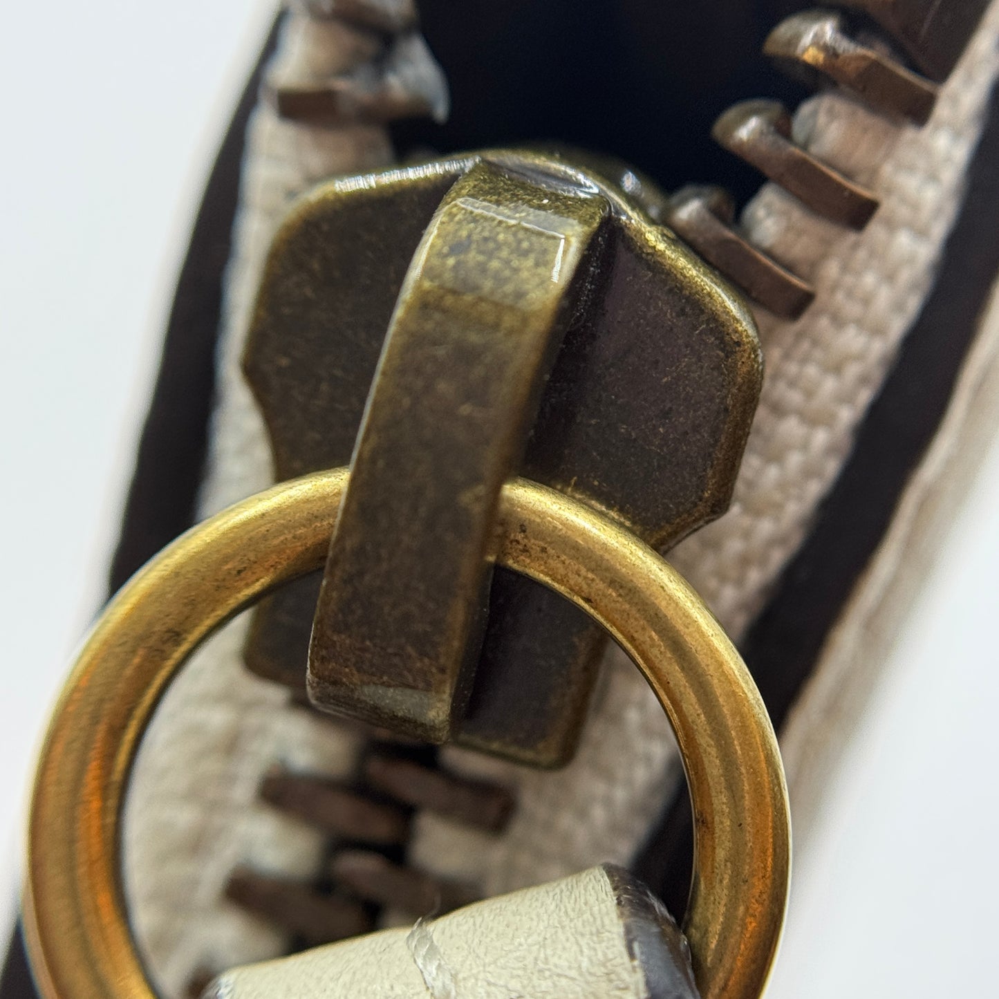 Gucci Blind For Love Zipped Pouch Bag White