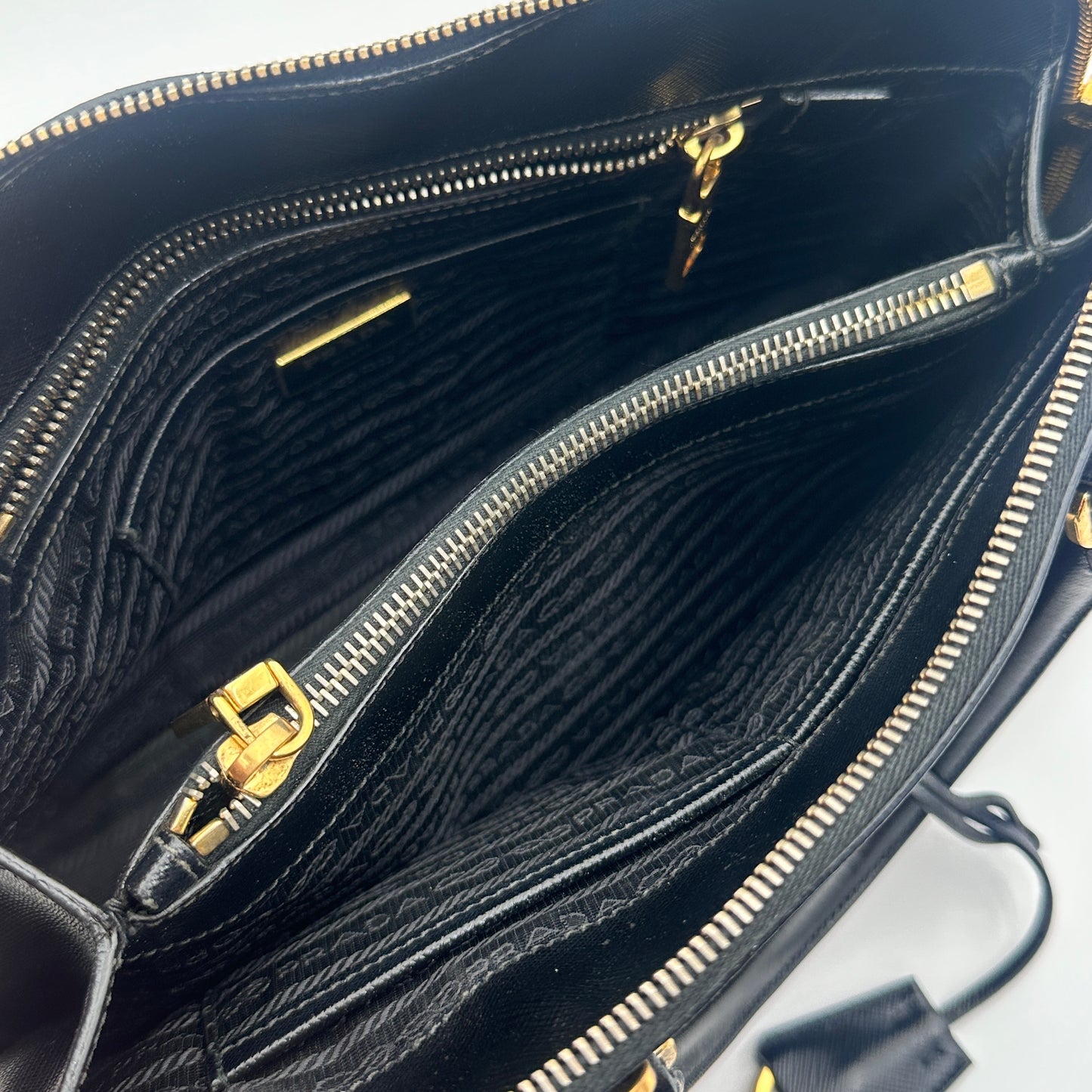Saffiano Lux Medium Promenade Tote Black