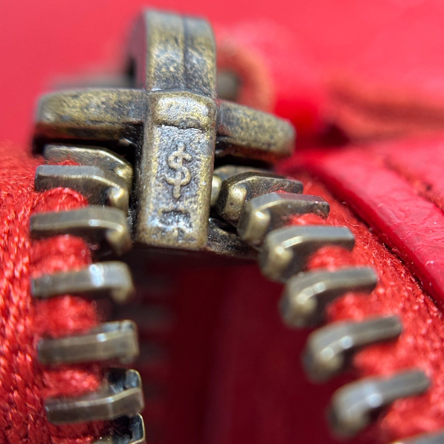 Agneau Classic Hardware Town Red