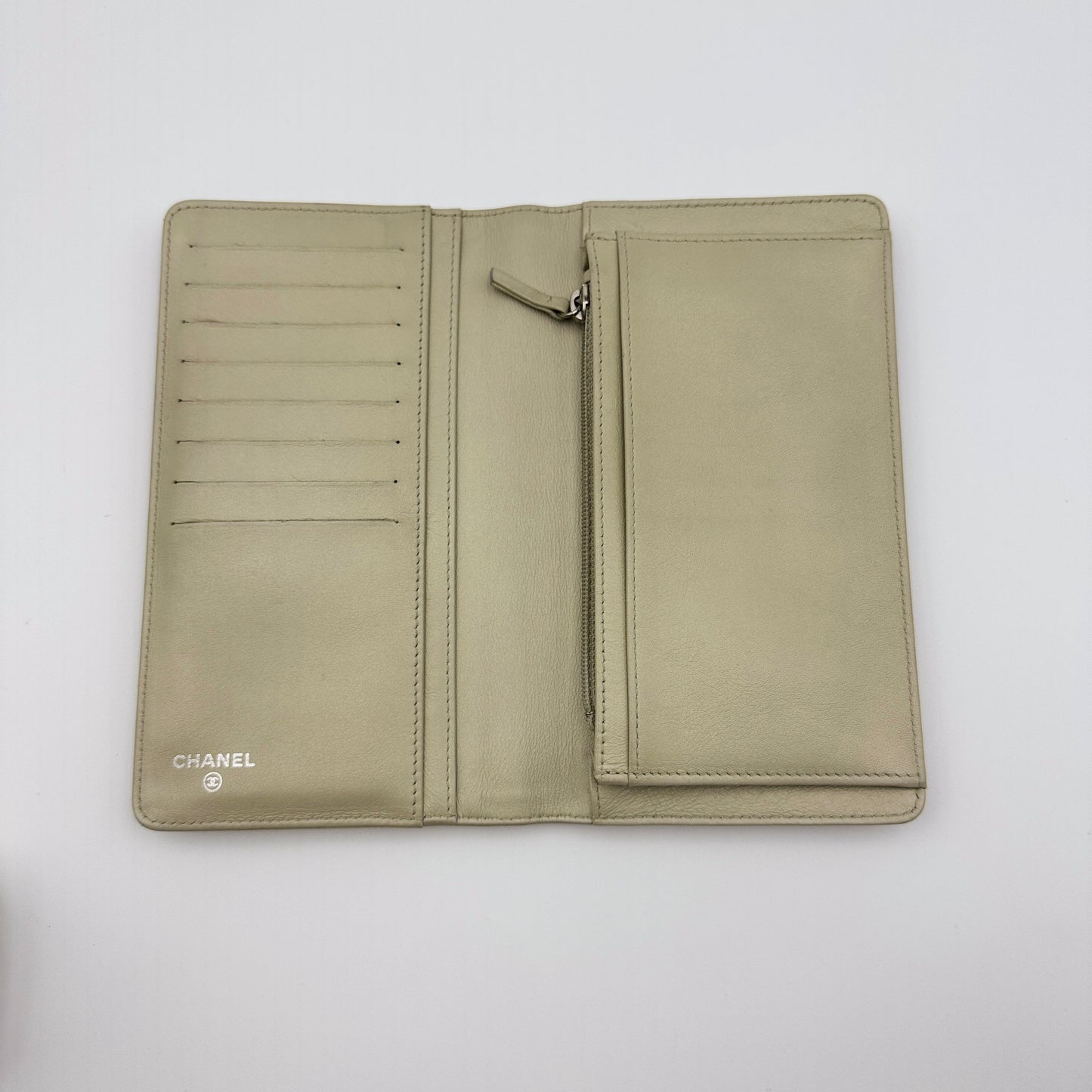 CC Logo Bifold Long Wallet Grained Calfskin Leather White