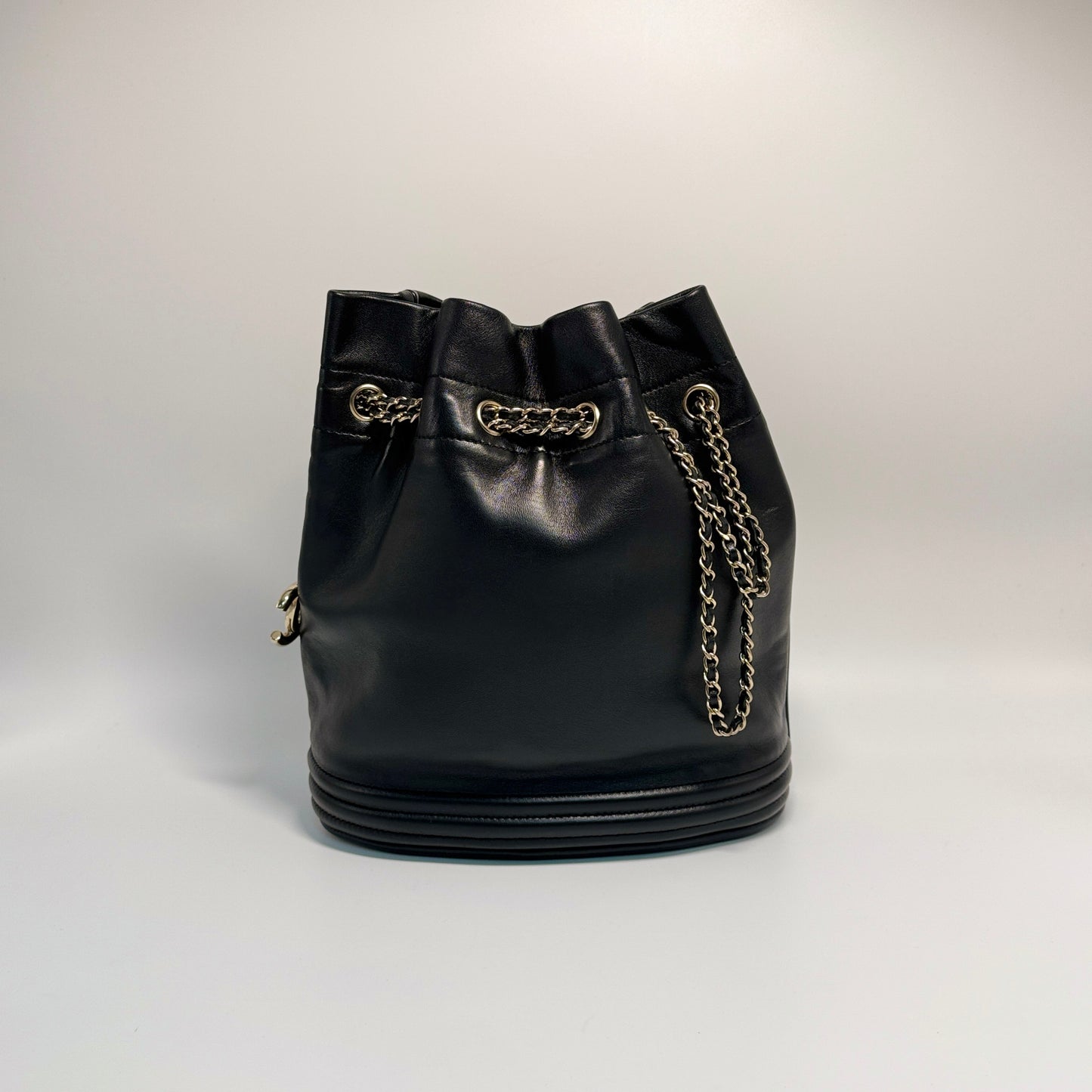 Drawstring Bucket Lamb Black