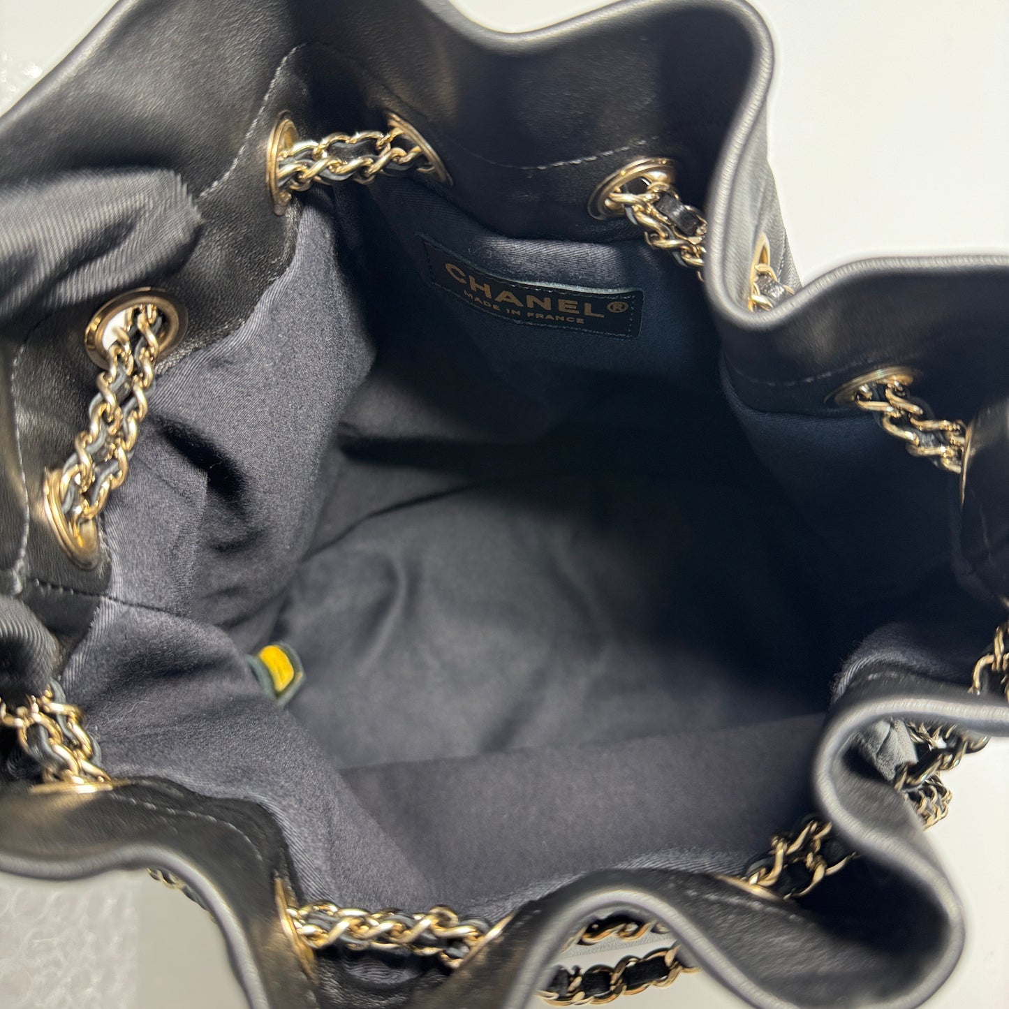 Drawstring Bucket Lamb Black