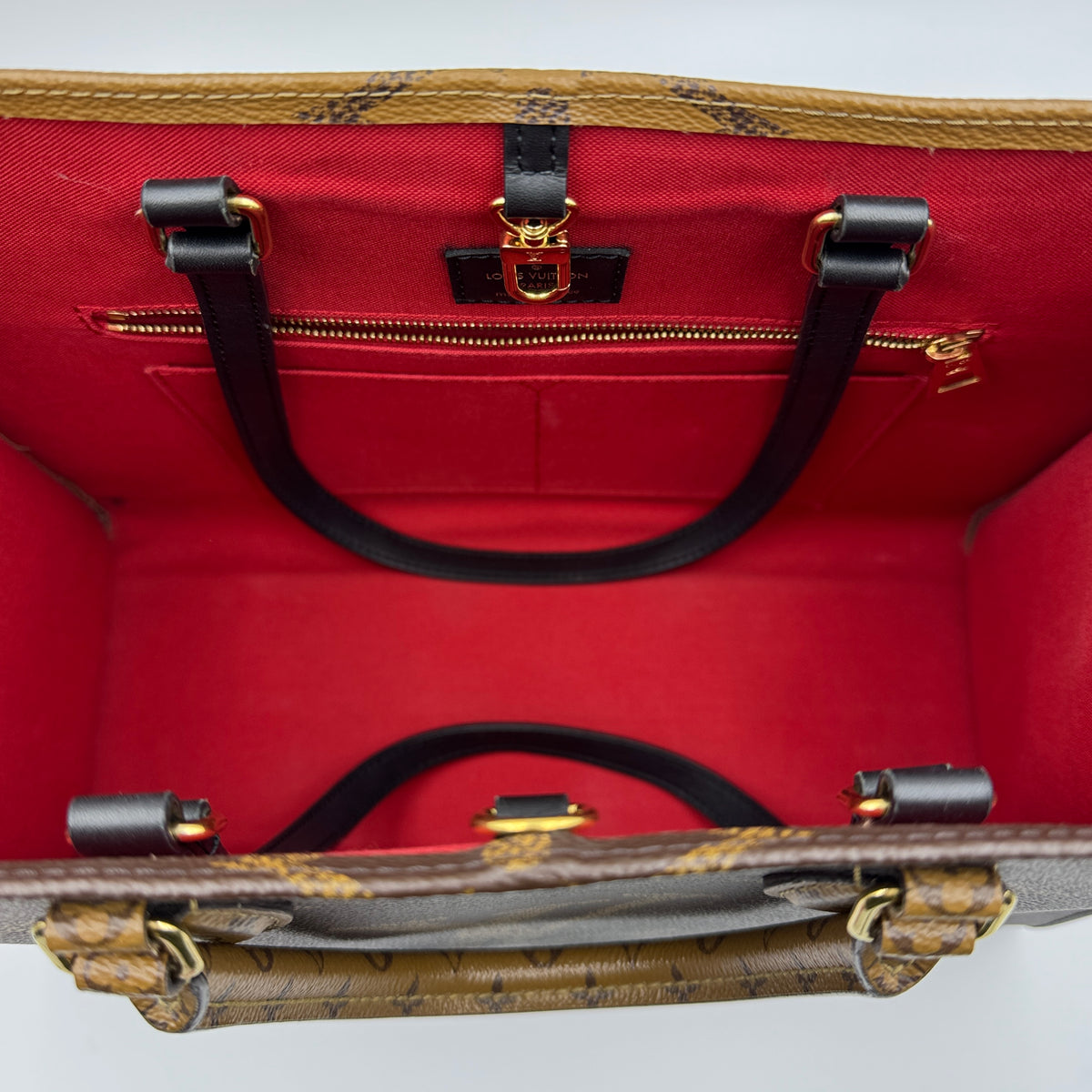 Louis Vuitton Reverse Monogram Giant Onthego MM Microchipped — view 8 of 9 Reverse Monogram Giant Onthego MM Microchipped, view 8 of 9