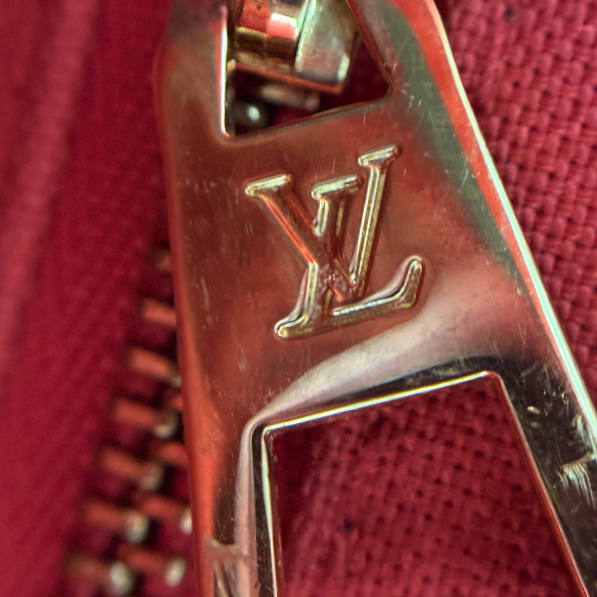 Louis Vuitton Reverse Monogram Giant Onthego MM Microchipped — view 3 of 9 Reverse Monogram Giant Onthego MM Microchipped, view 3 of 9