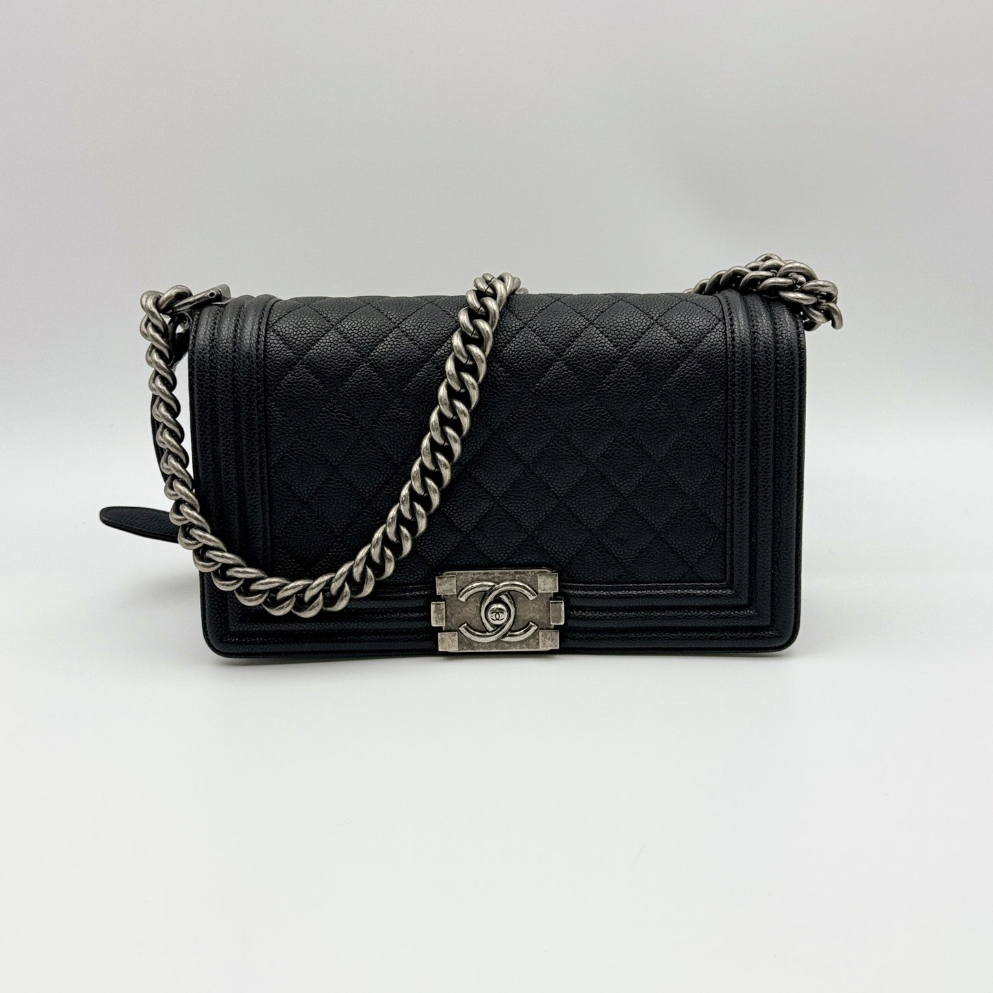Caviar Quilted Old Medium Boy Flap Black