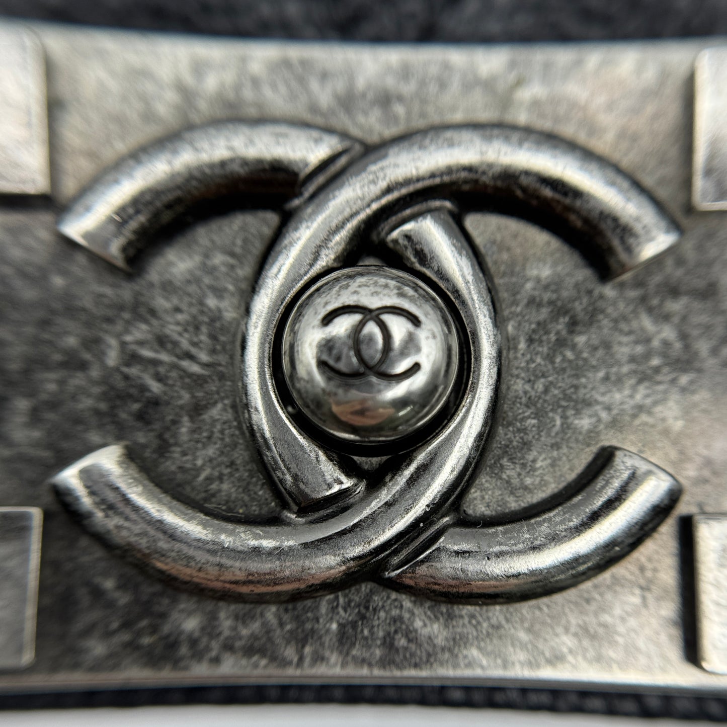 Caviar Quilted Old Medium Boy Flap Black