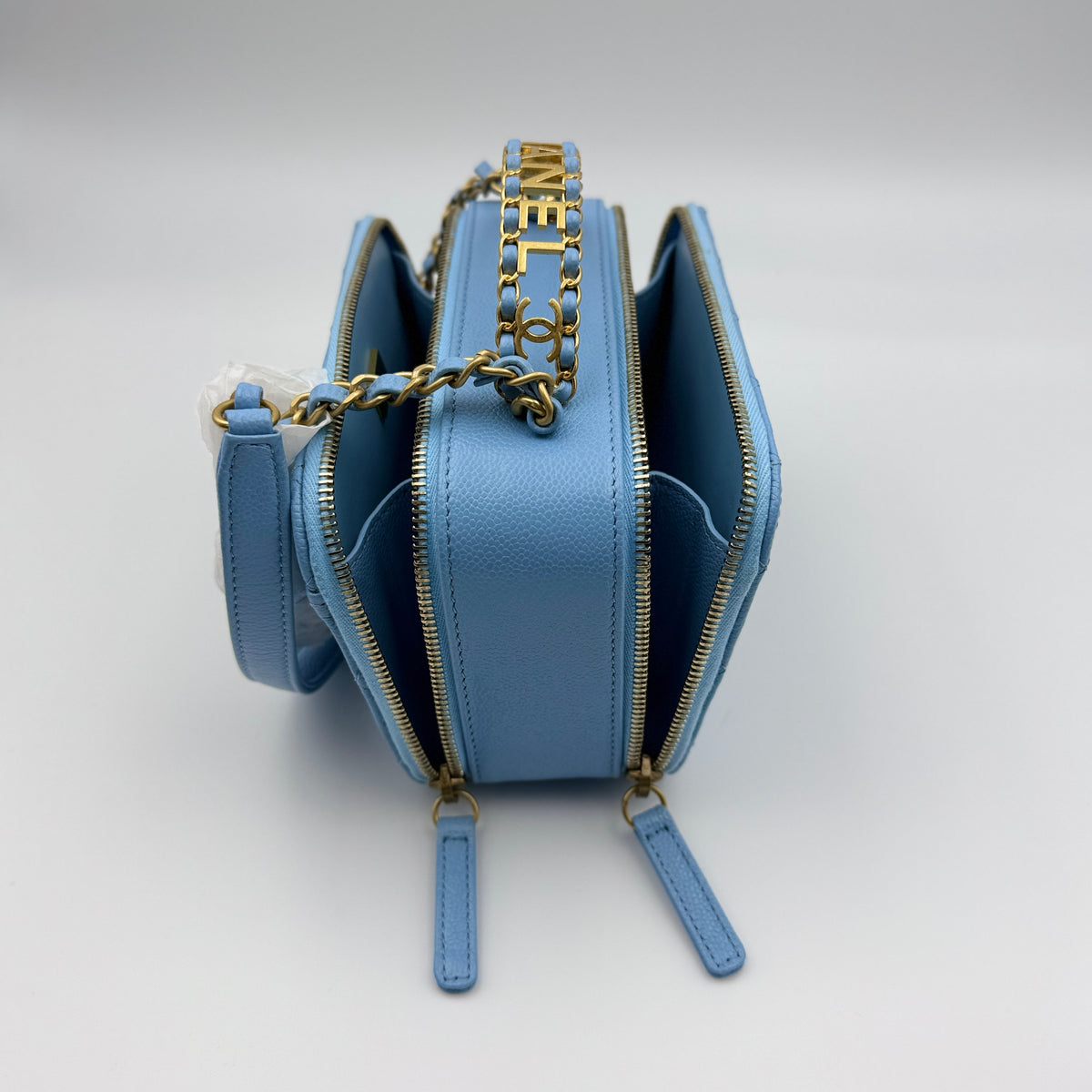 Chanel Small Pick Me Up Vanity Case Light Blue (Year 2022) — view 5 of 9 Small Pick Me Up Vanity Case Light Blue (Year 2022), view 5 of 9