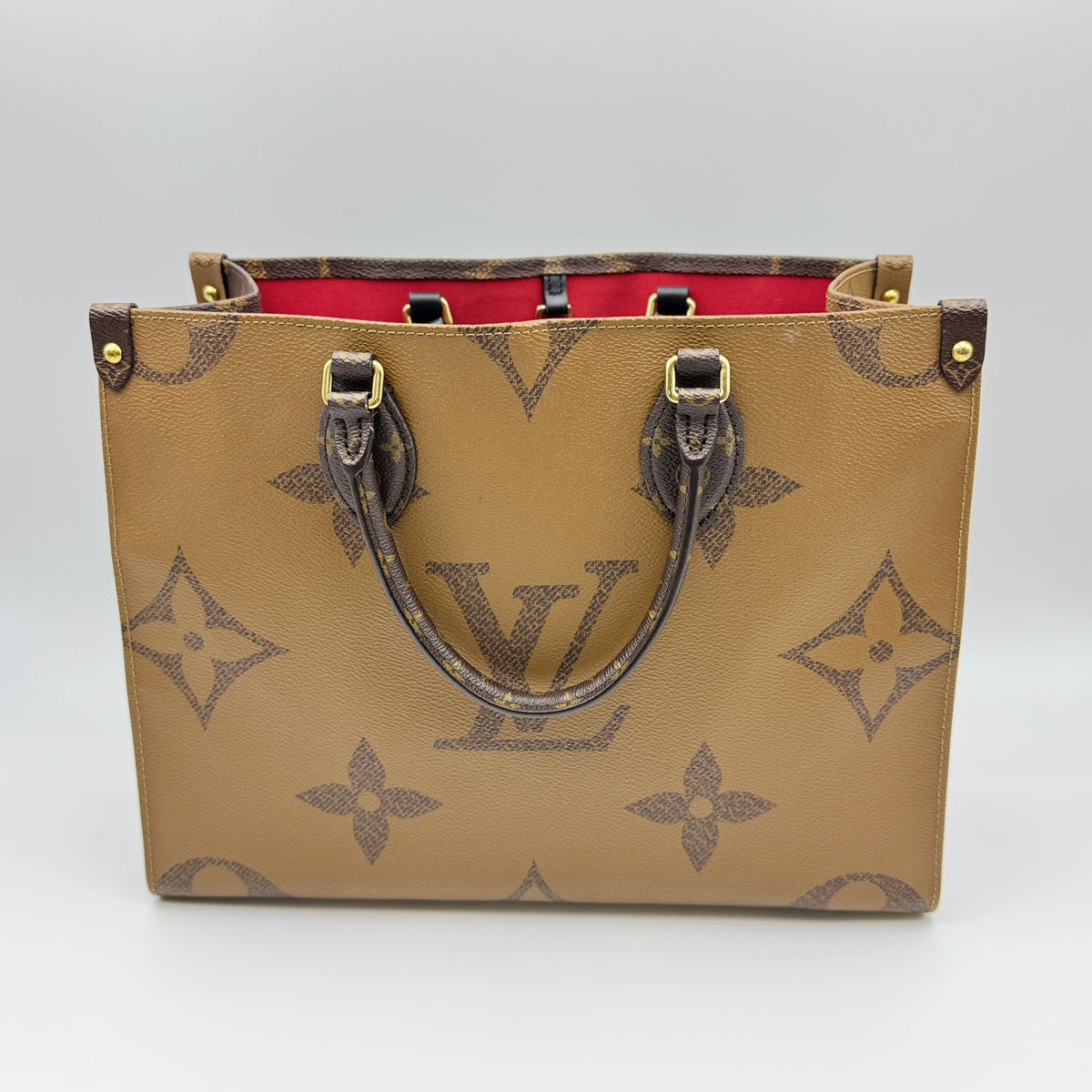 Louis Vuitton Reverse Monogram Giant Onthego MM Microchipped — view 2 of 9 Reverse Monogram Giant Onthego MM Microchipped, view 2 of 9