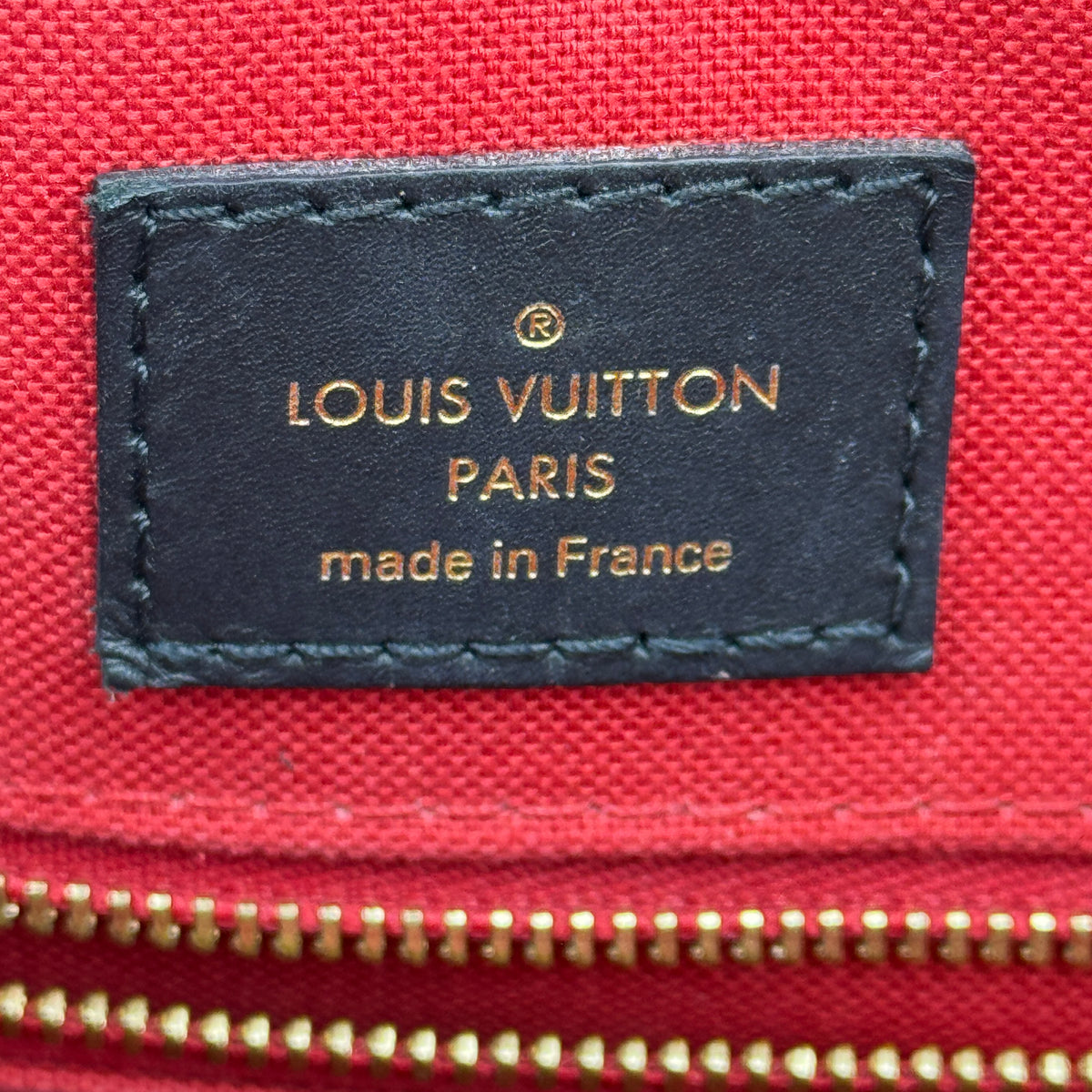 Louis Vuitton Reverse Monogram Giant Onthego MM Microchipped — view 6 of 9 Reverse Monogram Giant Onthego MM Microchipped, view 6 of 9