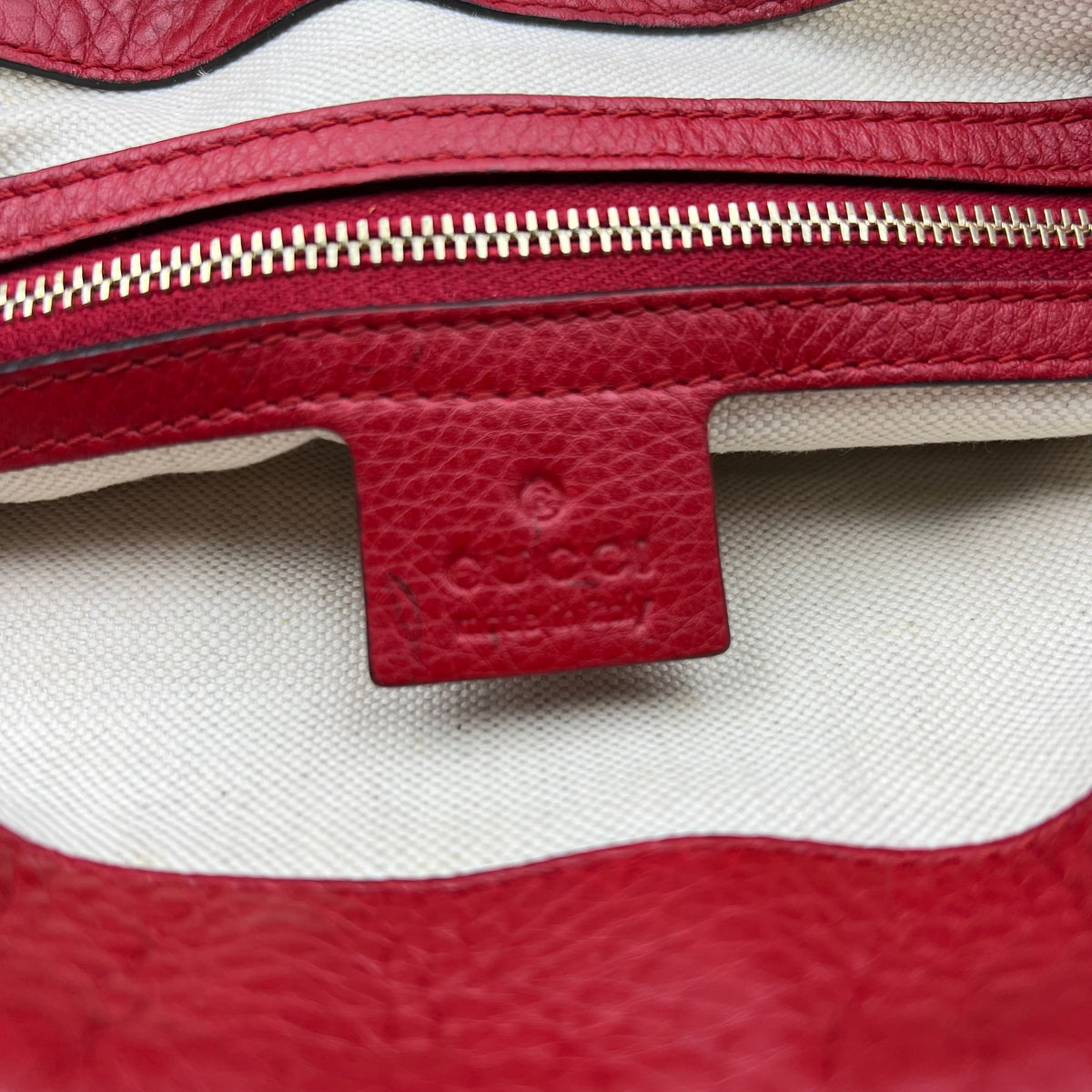 Gucci RED PEBBLED LEATHER BELLA TOTE BAG — view 3 of 9 RED PEBBLED LEATHER BELLA TOTE BAG, view 3 of 9