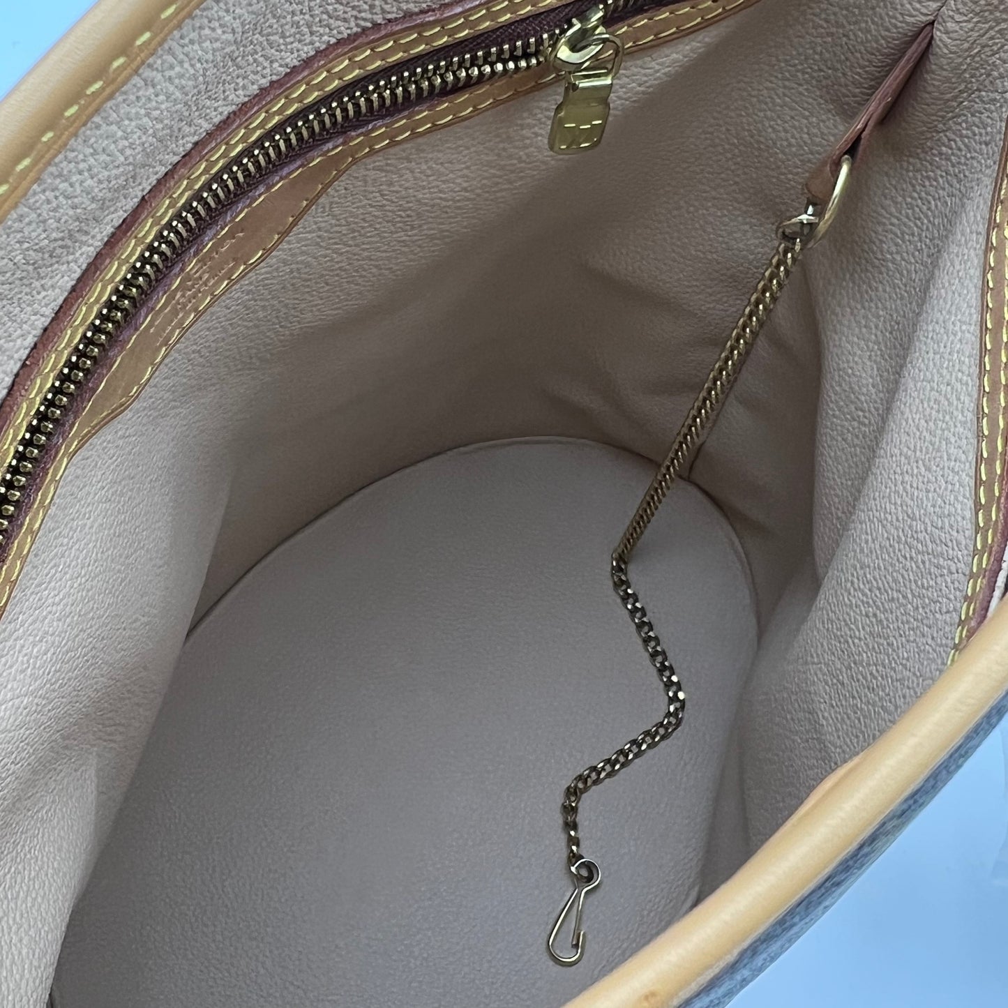 Monogram Petit Bucket 23