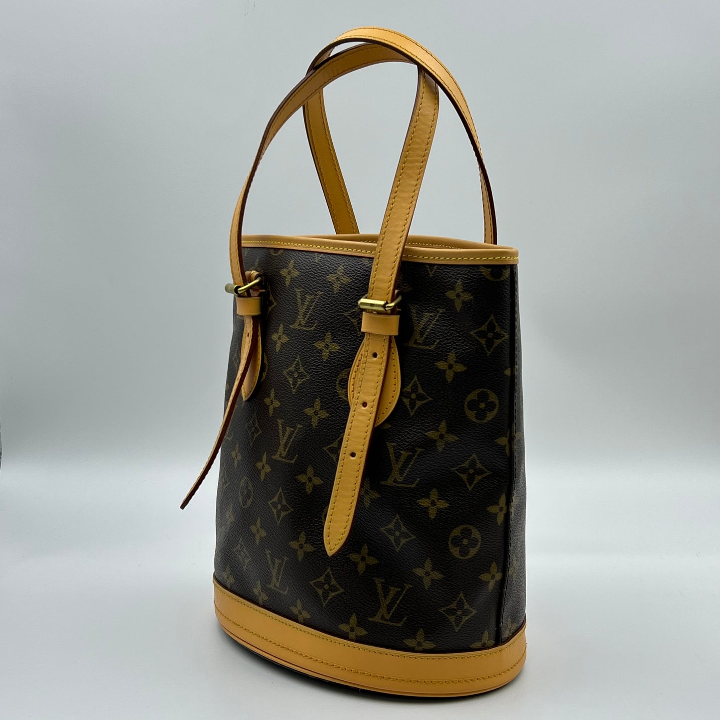 Monogram Petit Bucket 23