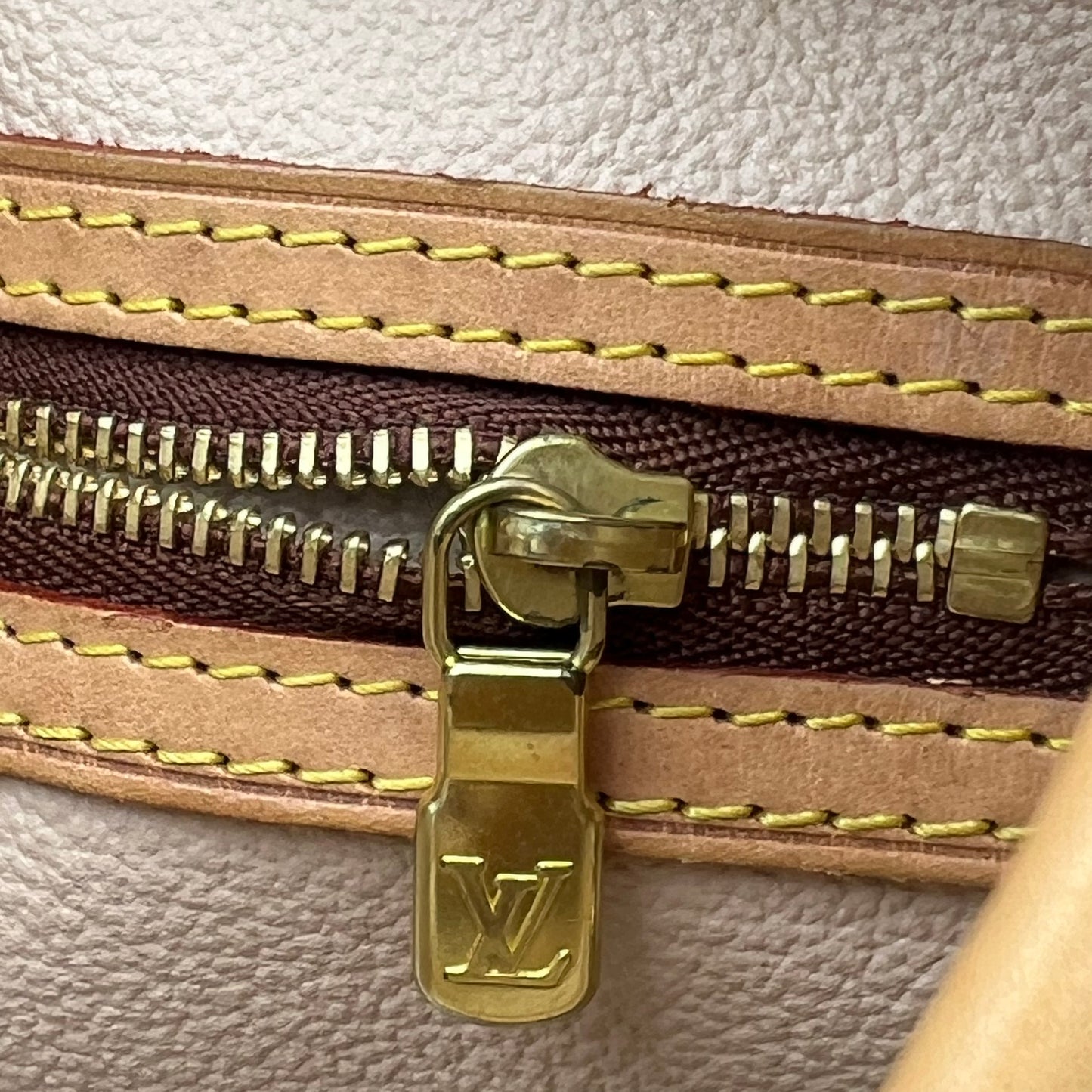 Monogram Petit Bucket 23