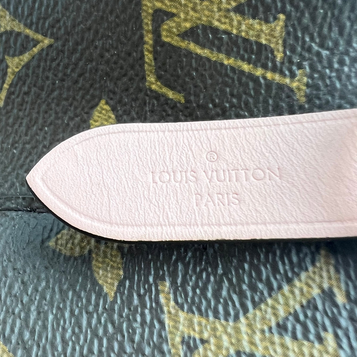 Louis Vuitton Monogram Neonoe MM Rose Poudre — view 5 of 7 Monogram Neonoe MM Rose Poudre, view 5 of 7