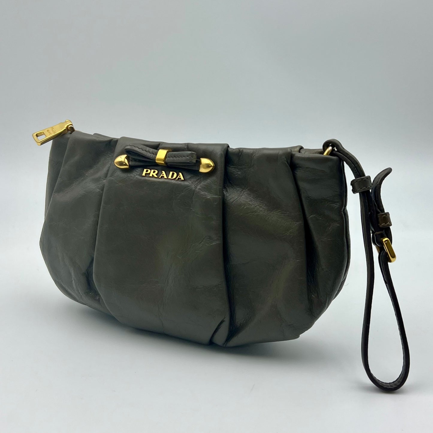 City Calf Leather Clutch Grey