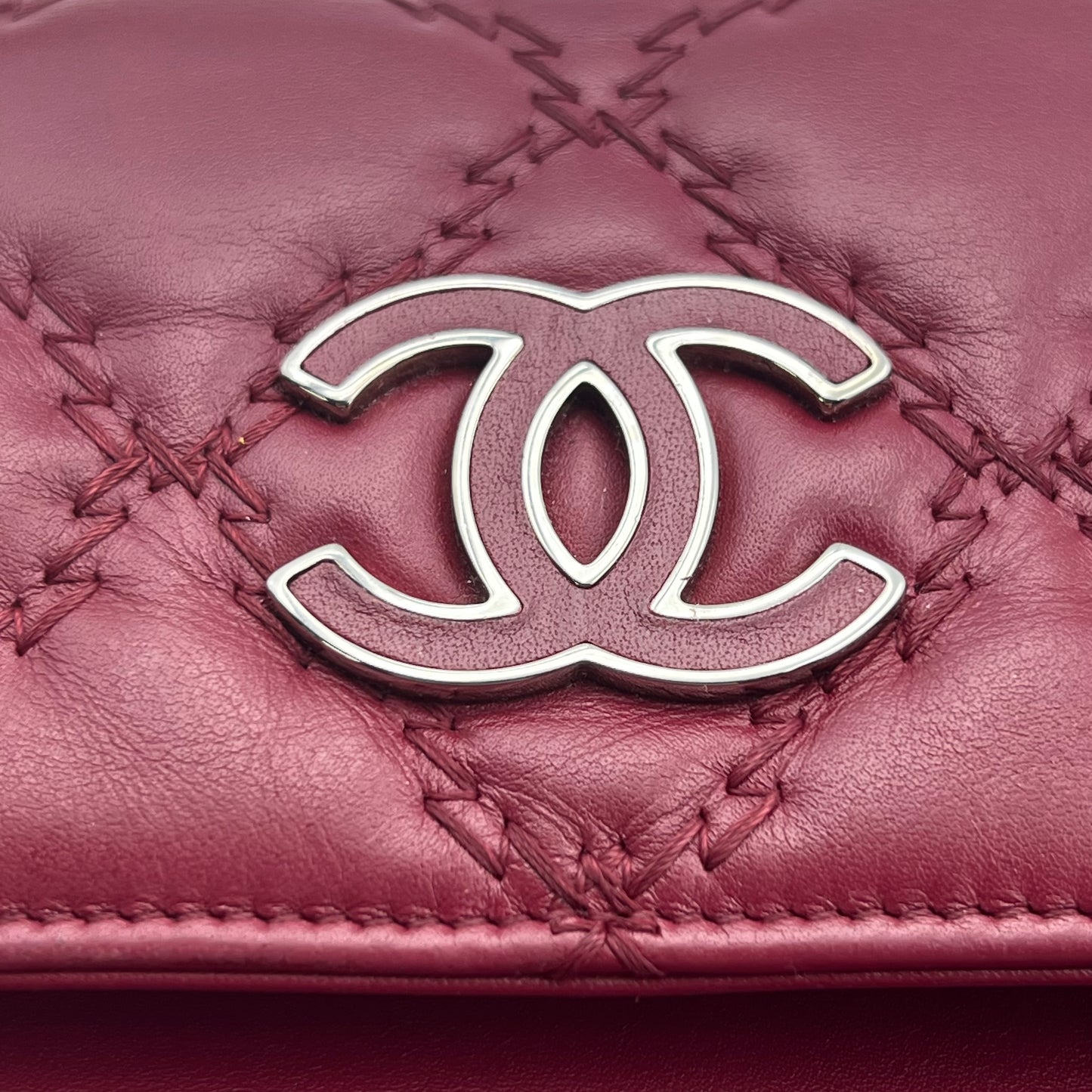 Cartera larga bi-fold Chanel Ultra Stitch Coco Mark Roja