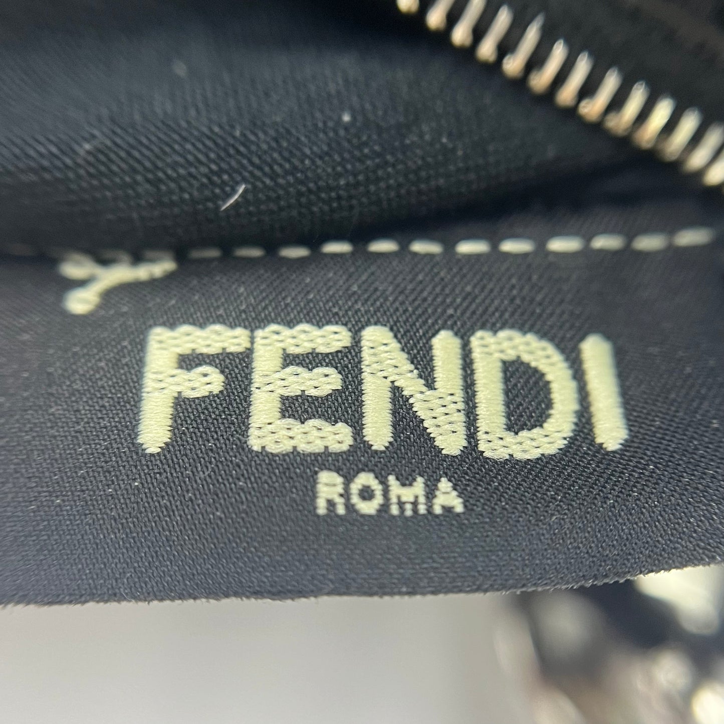 Bolsa fendi Peekaboo Bordada Preto Mini