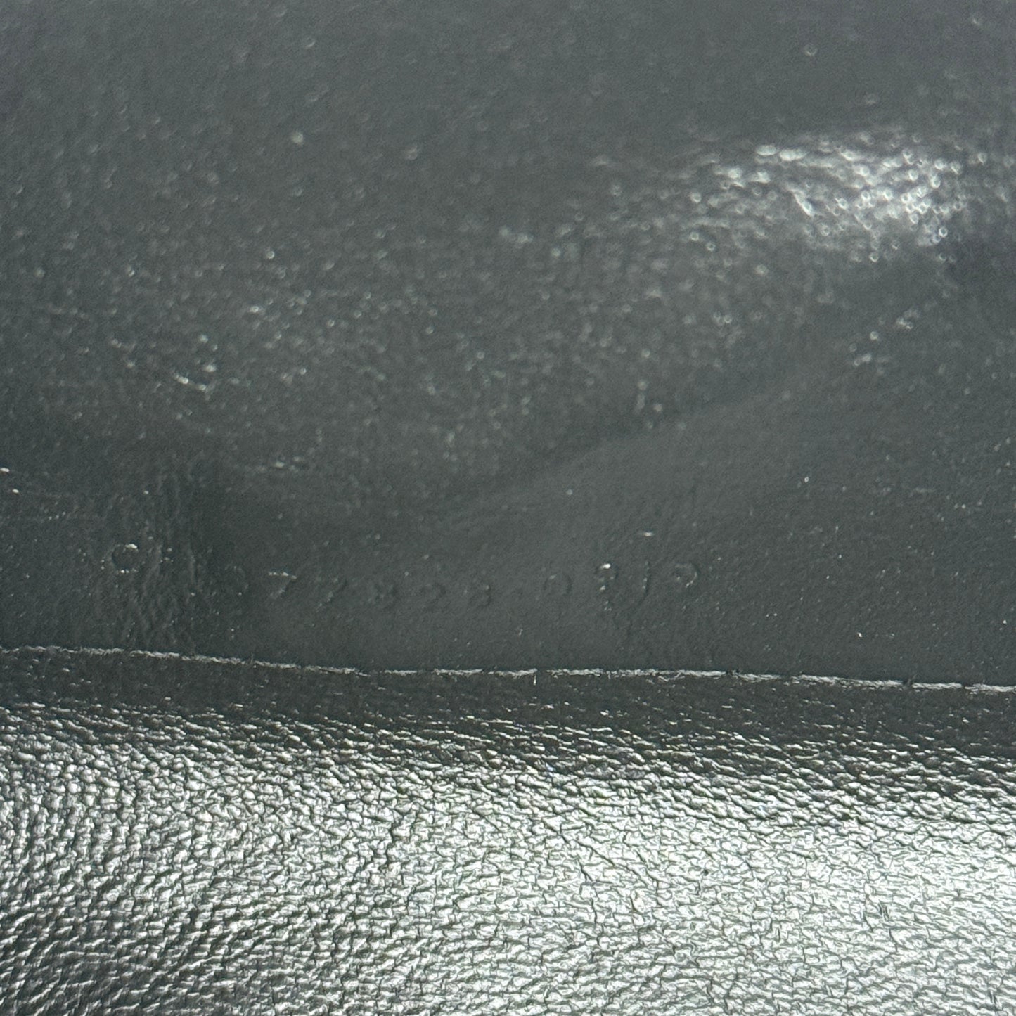 CLASSIC CASSANDRE CHAIN WALLET IN GRAIN DE POUDRE LEATHER