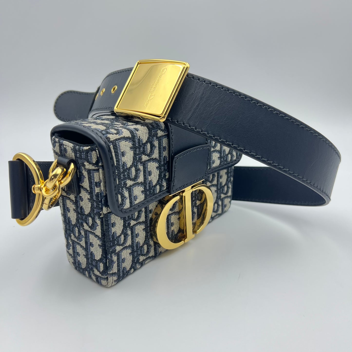 Oblique 30 Montaigne Box Bag Blue