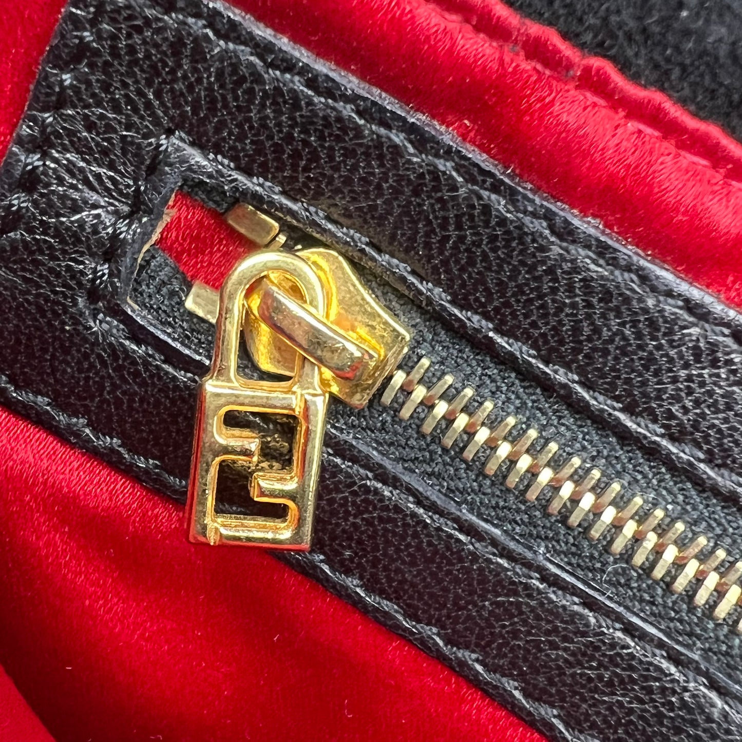 Suede Baguette Vintage Black