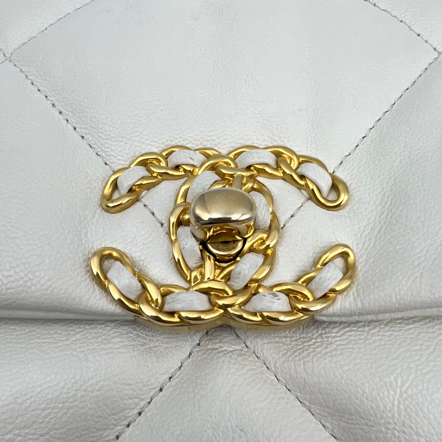Lambskin Quilted Medium 19 Flap White