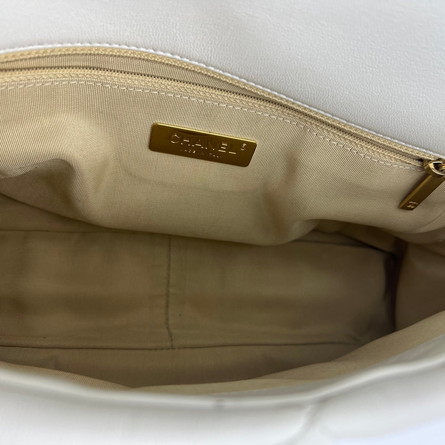 Lambskin Quilted Medium 19 Flap White