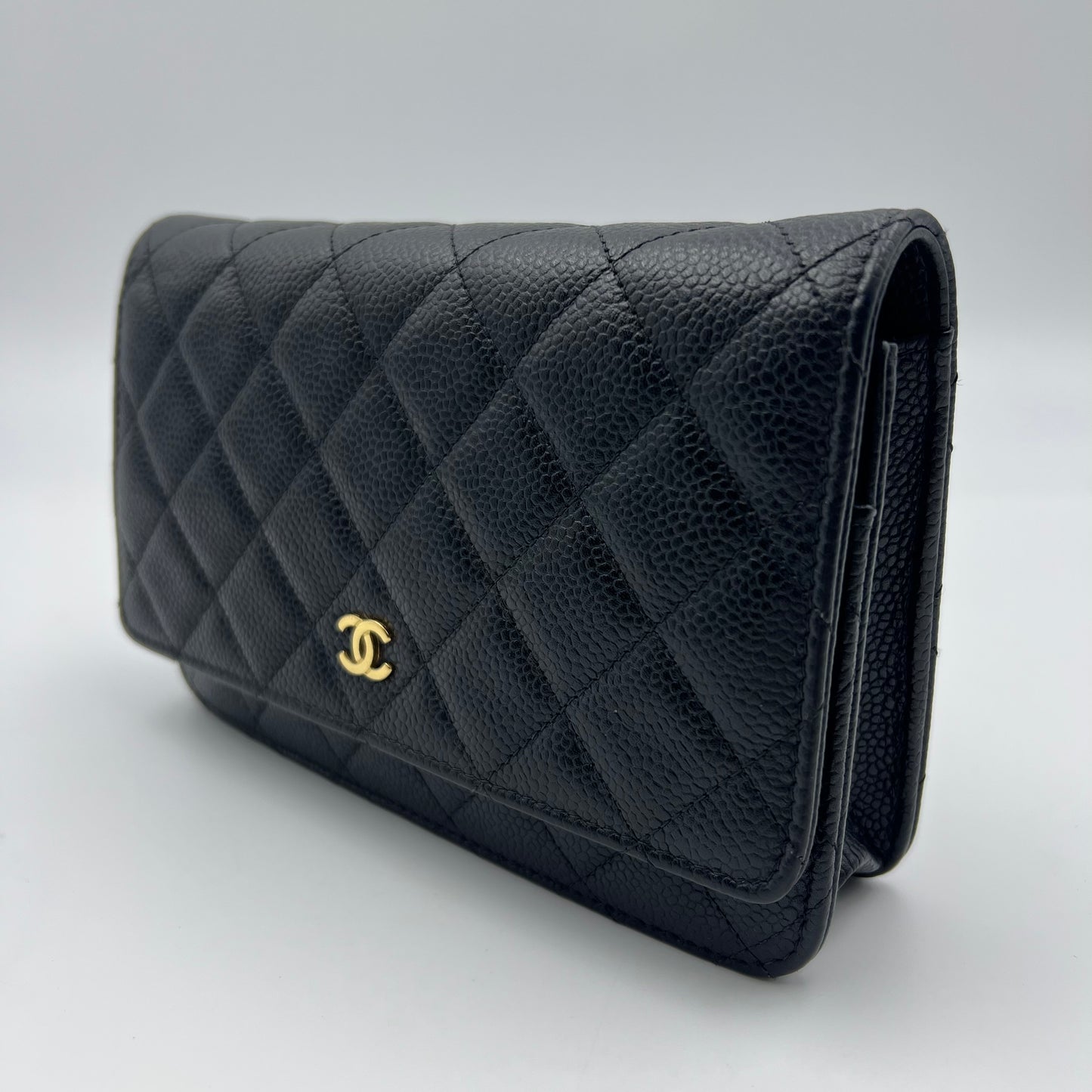 Caviar Quilted Wallet on Chain WOC Black