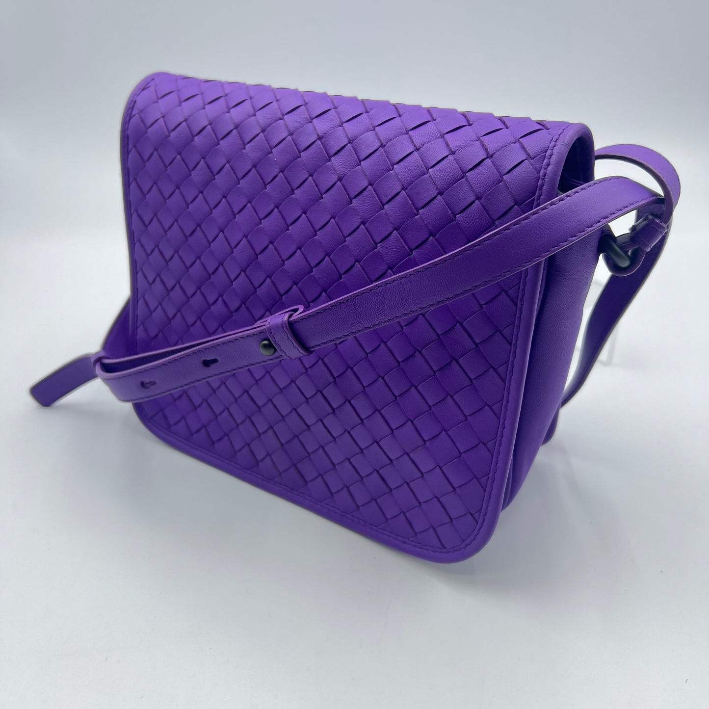 Intrecciato Messenger Bag Violet Purple