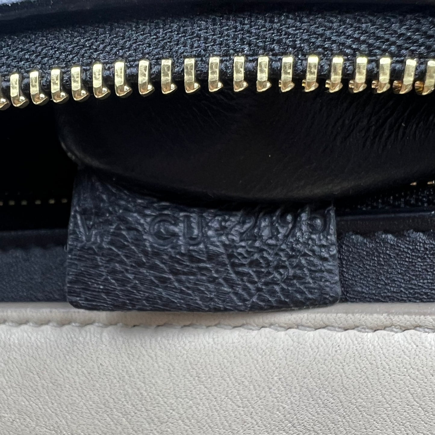 Trapeze Small Calfskin Beige Black GHW