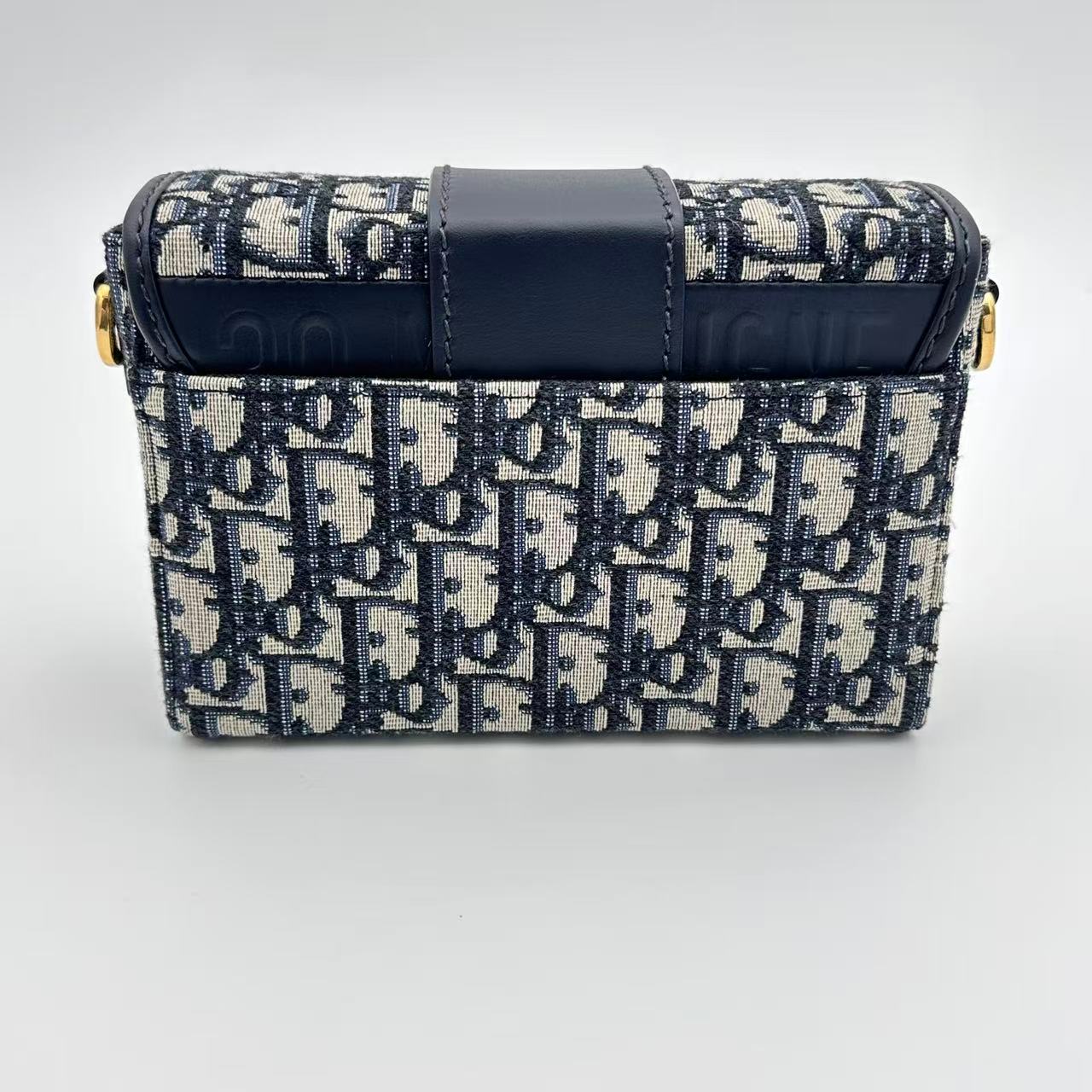 30 Montaigne Box Bag Oblique Canvas