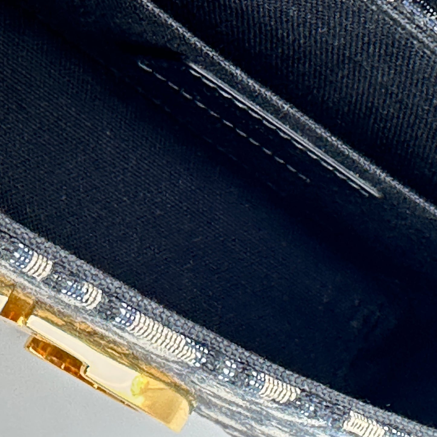 30 Montaigne Box Bag Oblique Canvas